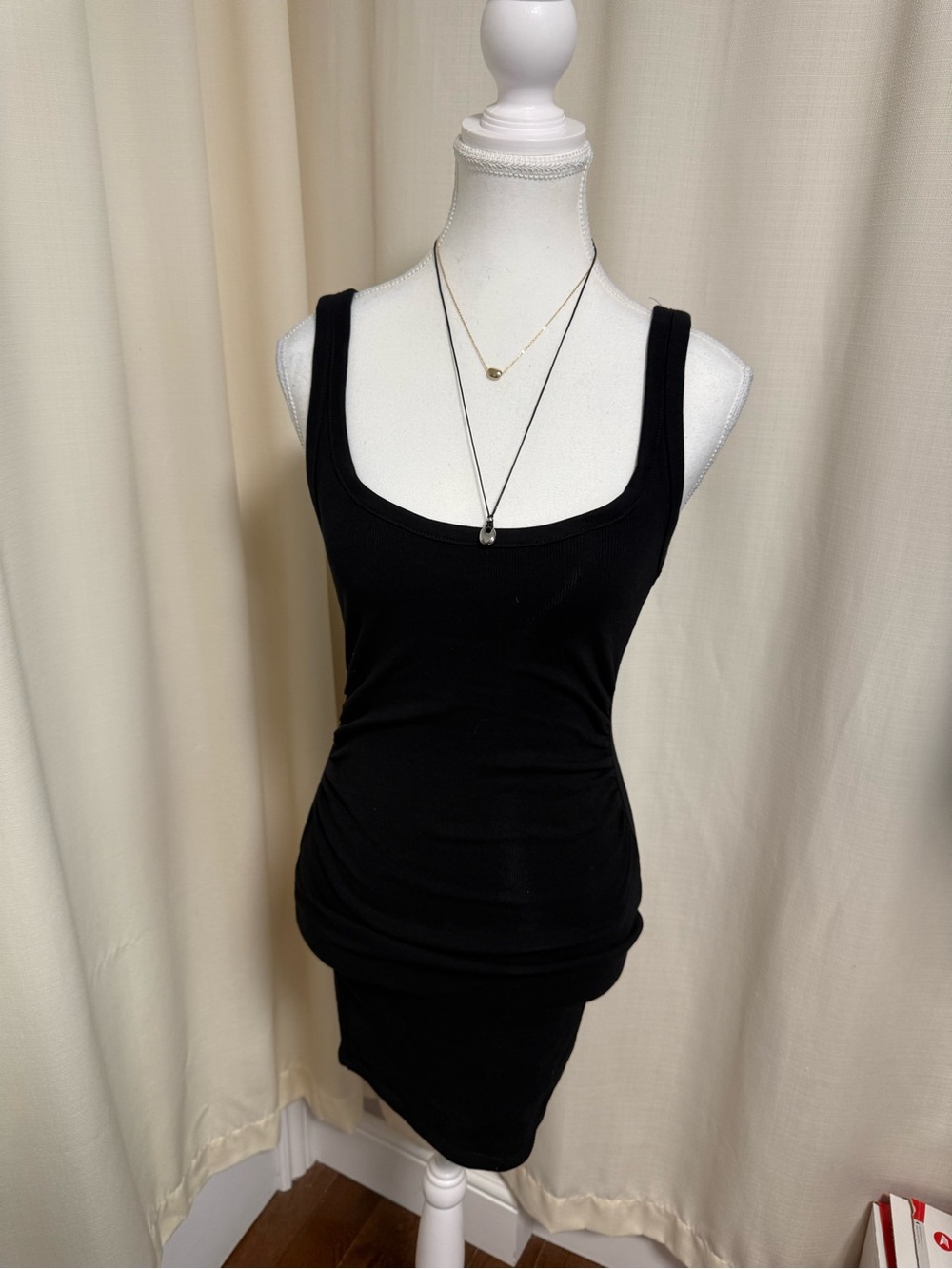Zara Classic Black Scoop Neck Tank Top - Women